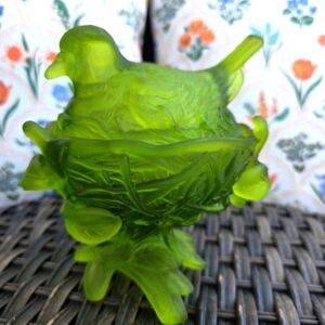 Green Glass Nesting Bird/Robin/Hen. Candydish VTG Westmoreland